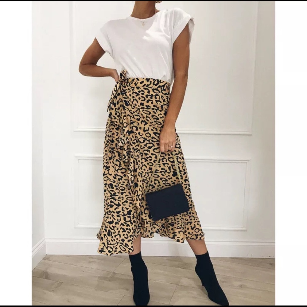 Leopard print midi skirt